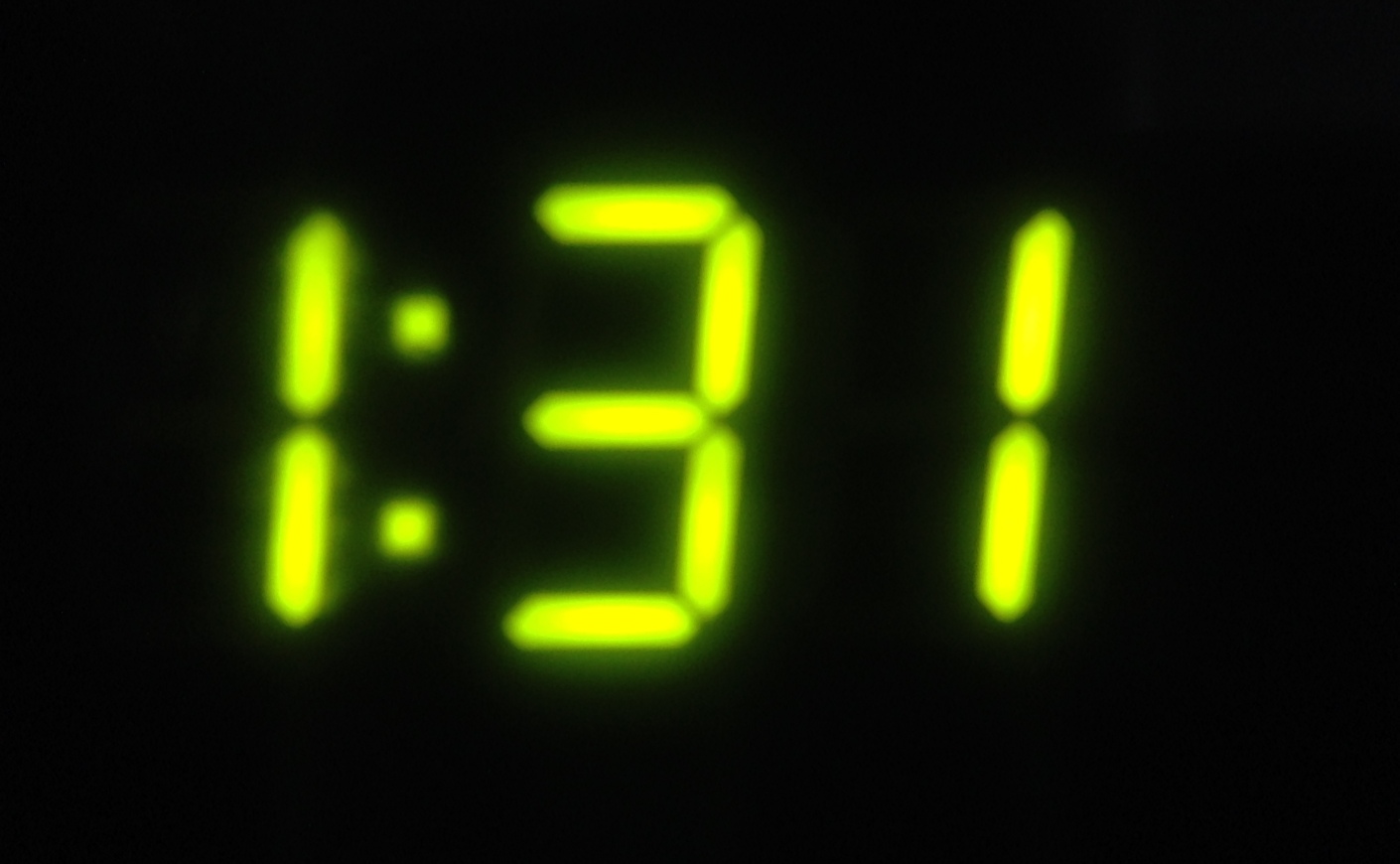 3 числа ночи. 11 11 Электронные часы. 3:13 На электронных часах. На электронных часах 22:22. Часы 11 часов.
